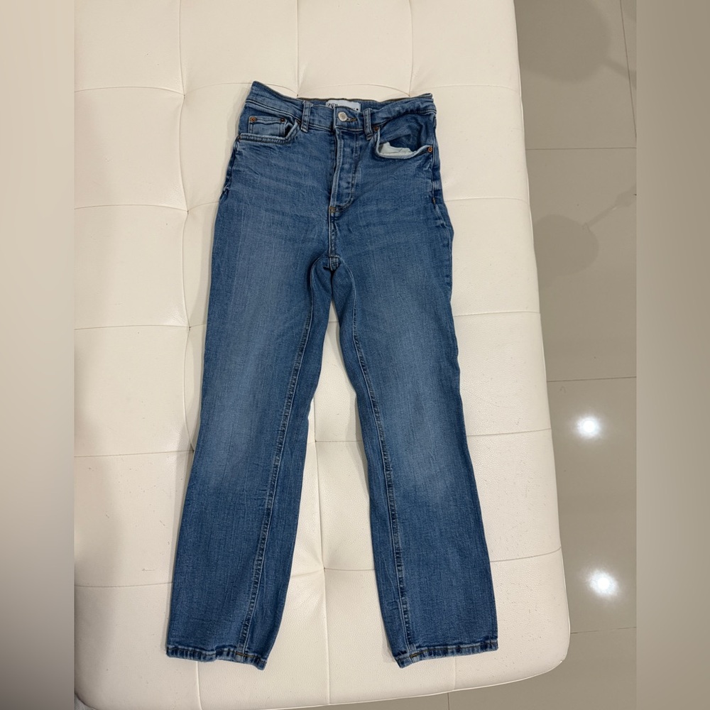 Zara Women’s Straight Blue Jeans
